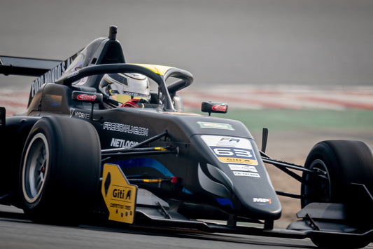 Joshua Duerksen sigue encendido en Kuwait y logra otra “Pole Position”